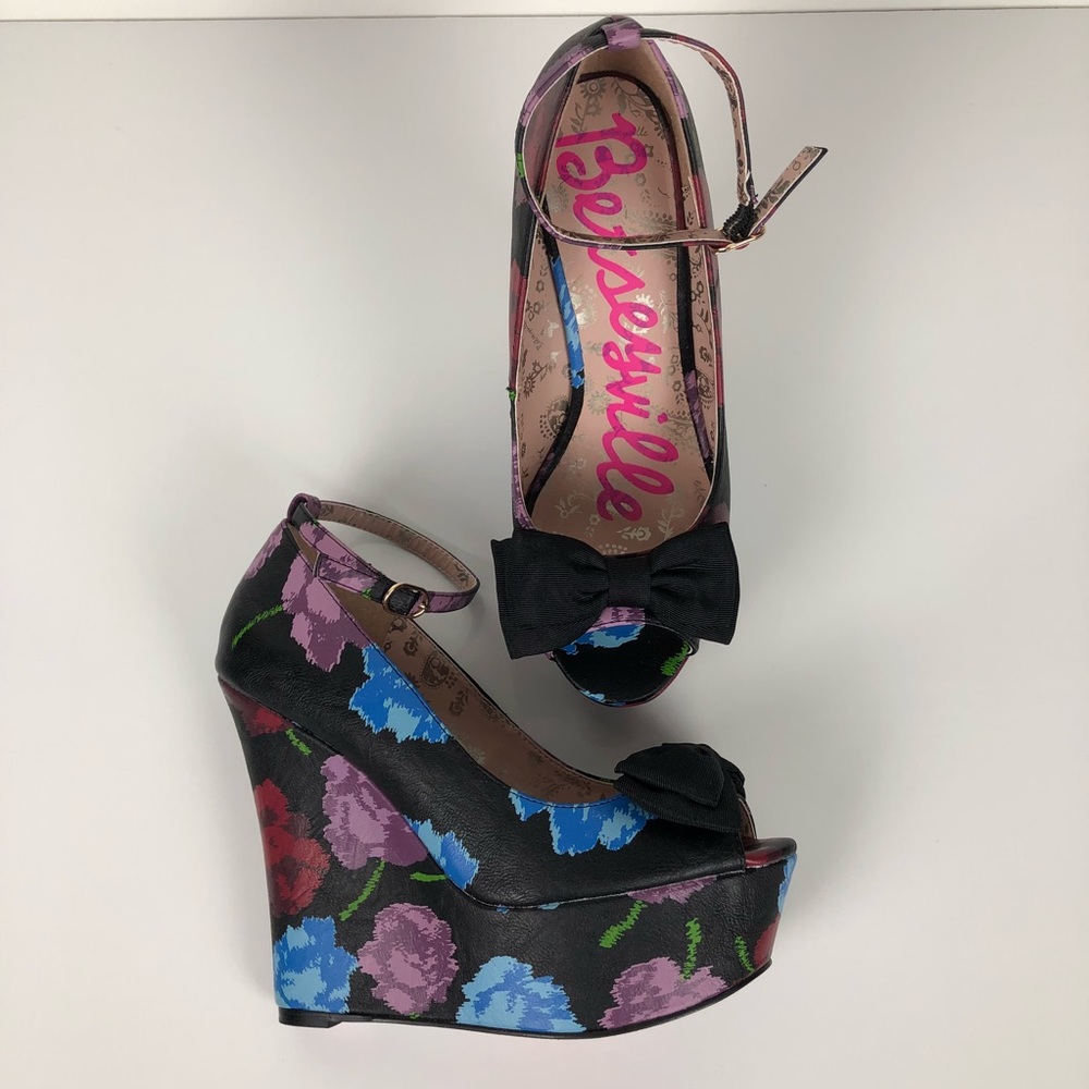 Betseyville open toe floral platform Size 7